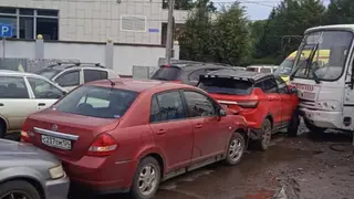Массовая авария с участием автобуса и четырех машин произошла на Свободном в Красноярске