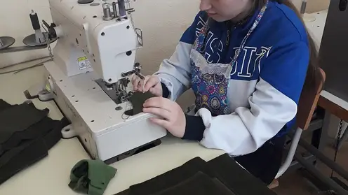 В Красноярском крае студенты шьют одежду для военнослужащих