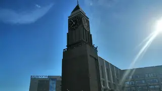 Главные городские часы Красноярска в честь Дня студента исполняют знаменитую песню