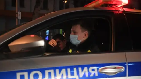 В Красноярске при аварии со столбом пострадала пассажирка такси