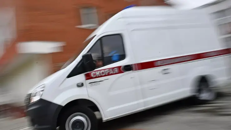 В Барнауле машина скорой помощи не могла проехать к пациенту из-за шлагбаума