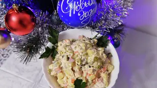 Красноярцам напомнили о сроках хранения новогодних салатов