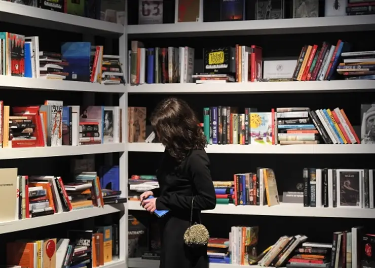 Красноярцам рассказали о топ-10 популярных книгах у горожан в уходящем году
