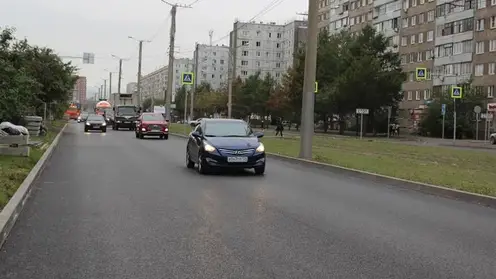 В Красноярске на дороге по улице Щорса закончили укладку асфальта
